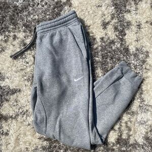 Nike Grey Sweatpants Men’s Size Medium Used Great condition